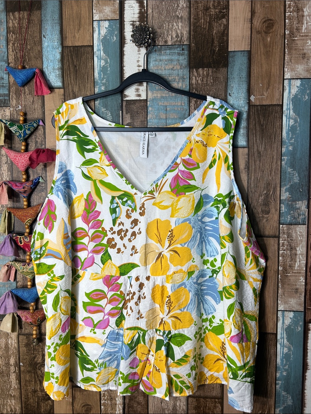 Grace & Karma Sleeveless V-Neck Floral Tank Top Floral Print